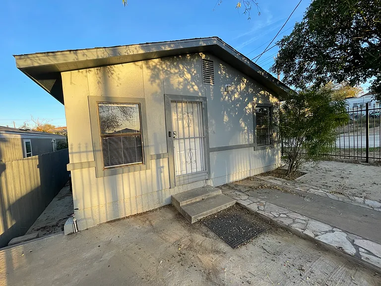 2801 Lexington Ave — Photo 1