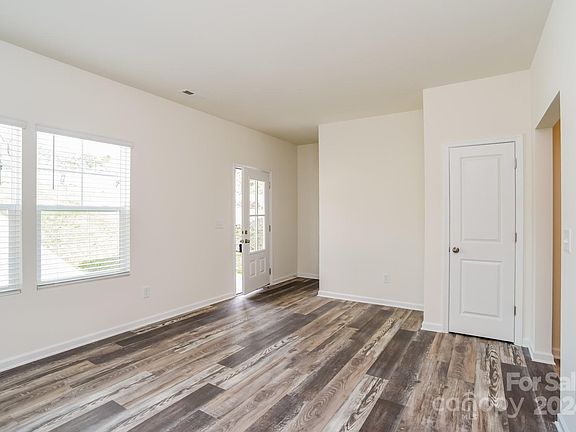 5th image of 411 S Pinchback Ave