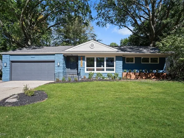 22576 Peach Tree Ln, Rocky River, OH 44116