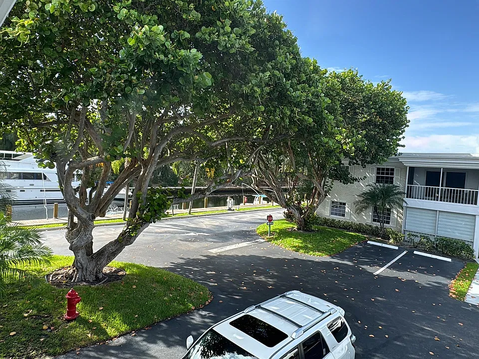 6249 Bay Club Dr #3