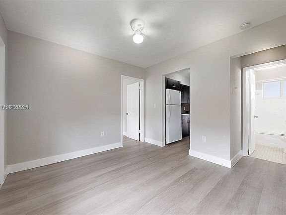 4th image of 891 SW 5th St APT 2