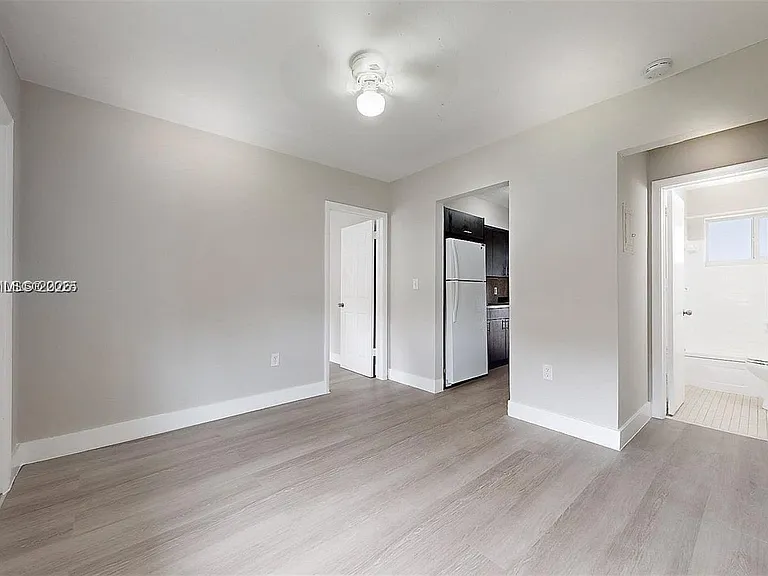 891 SW 5th St #2 — Photo 4