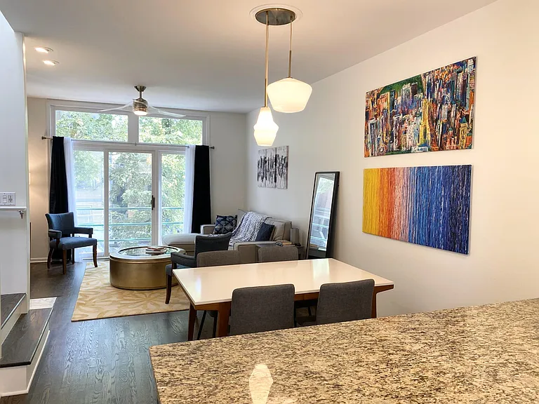 3300 N Kenmore Ave #D — Photo 3