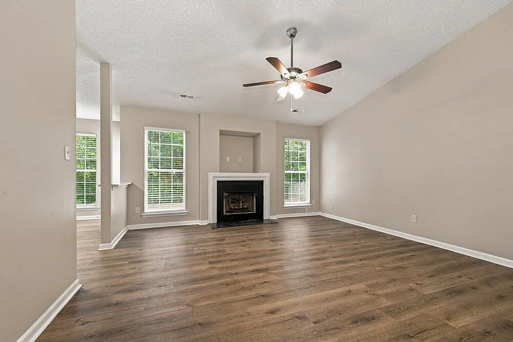 3 bed, 2.0 bath, 1191 sqft, $2,245 — Photo 4
