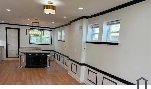 4 bed, 1200 sqft, $2,690 — Photo 2