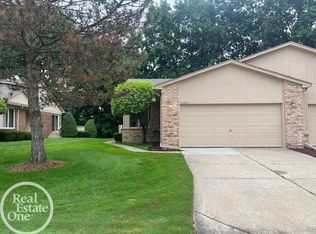 41282 Fortuna Dr E, Clinton Township, MI 48038