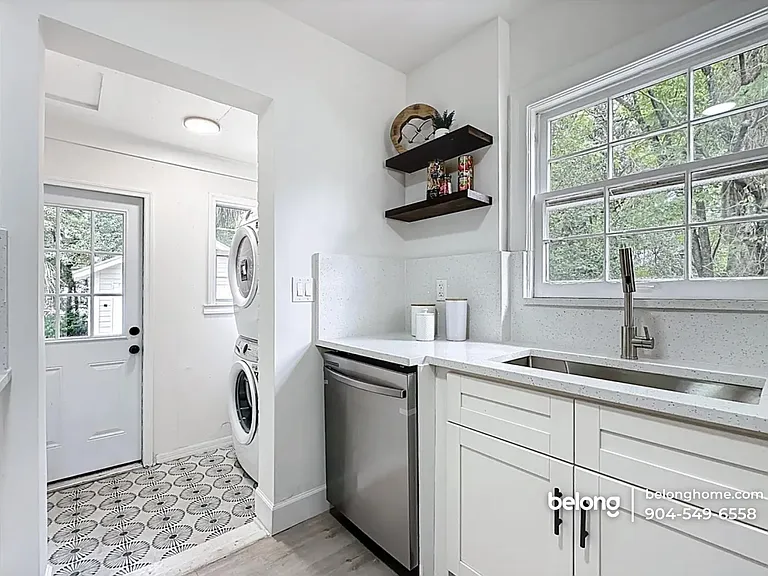 2057 Southampton Rd — Photo 23