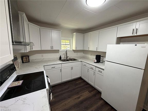 5th image of 951 Newsome St
