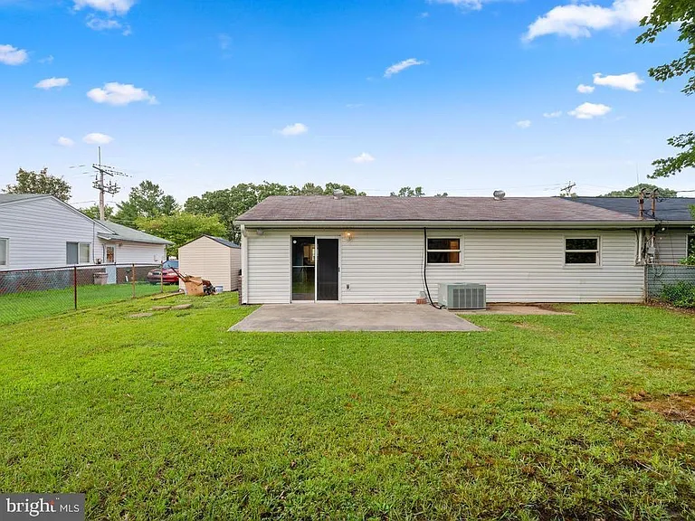 7225 Fairbrook Rd — Photo 3