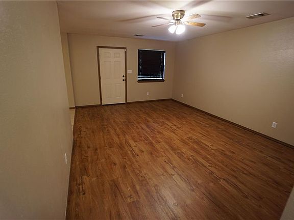 2nd image of 711 E Northbrook Dr