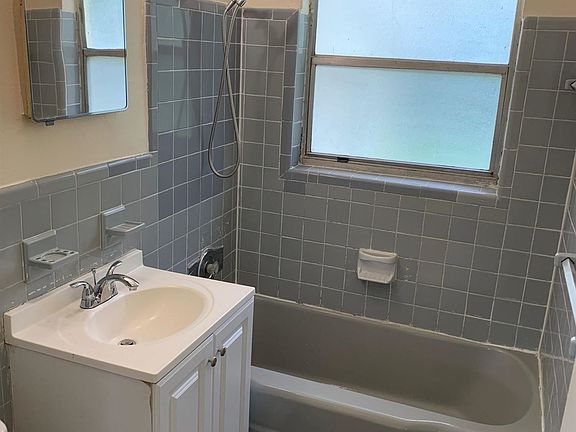 5th image of 115 Lakeview Ave
