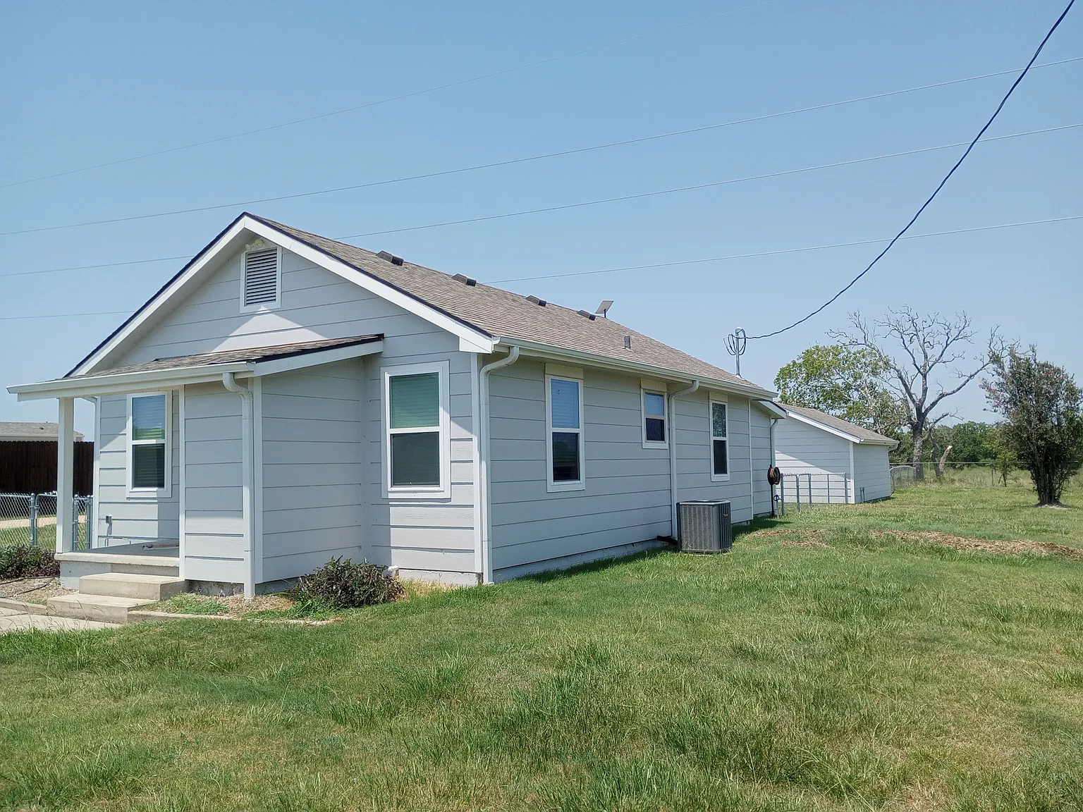3 bed, 1119 sqft, $1,650 — Photo 2