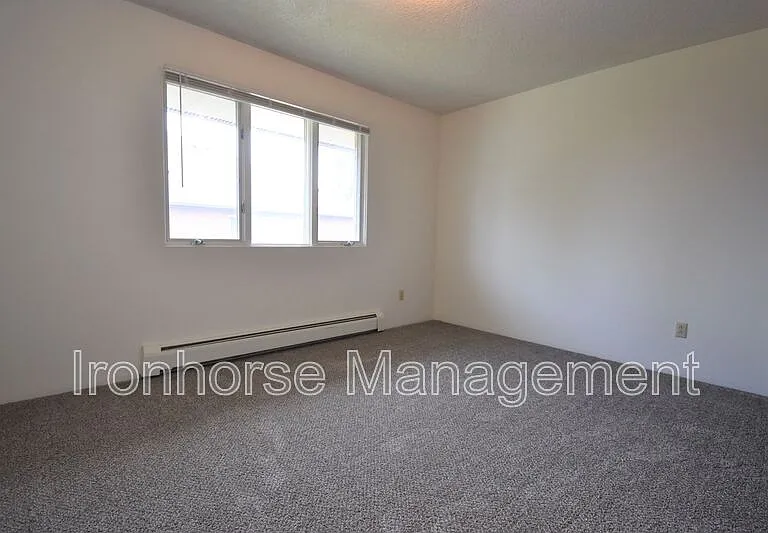 805 W Villard St #10 — Photo 12