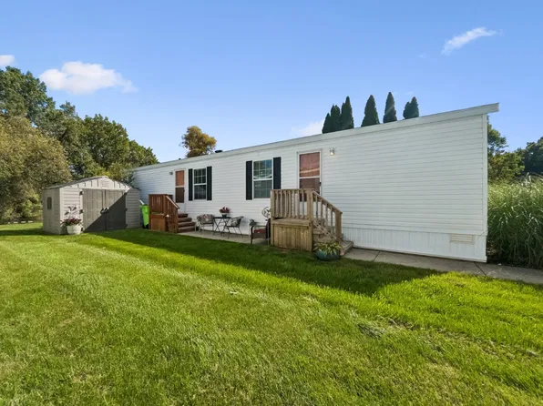 373 Rouen Dr, White Lake, MI 48383