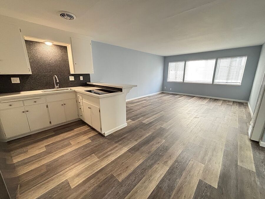 1st image of 210 Athol Ave #18