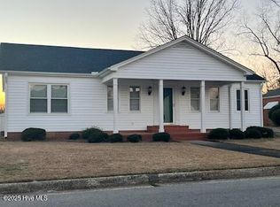 104 S Pine St, Benson, NC 27504