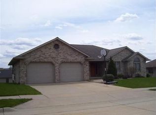 4934 Wild Flower Dr, Dubuque, IA 52002