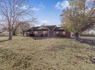 2201 W Main St, Henryetta, OK 74437