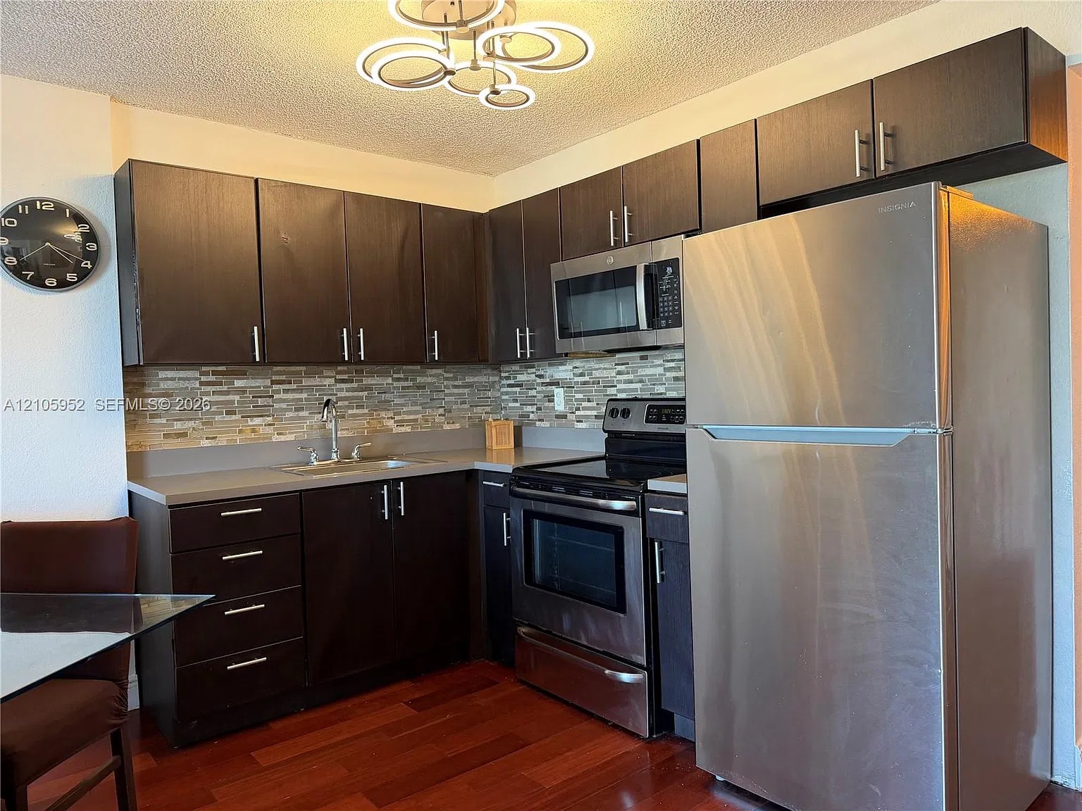 Admiral Towers Condo — Photo 4