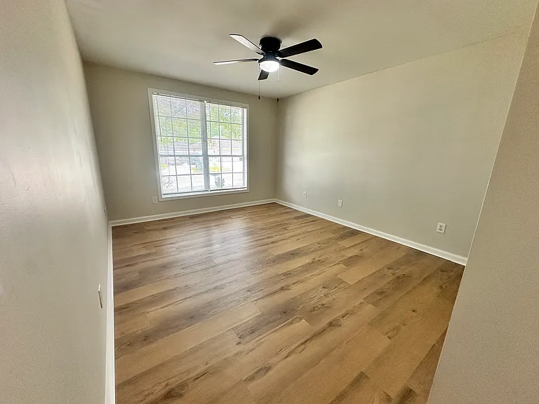 143 Radford Cir — Photo 8