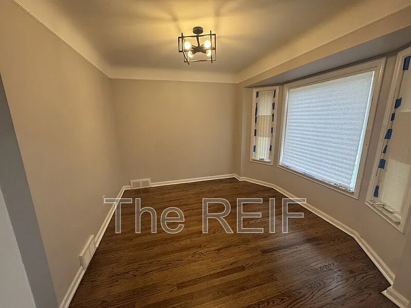 3 bed, 1.0 bath, 1124 sqft, $1,400 — Photo 3
