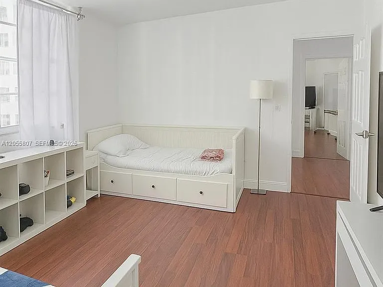 905 Brickell Bay Dr #1022 — Photo 2