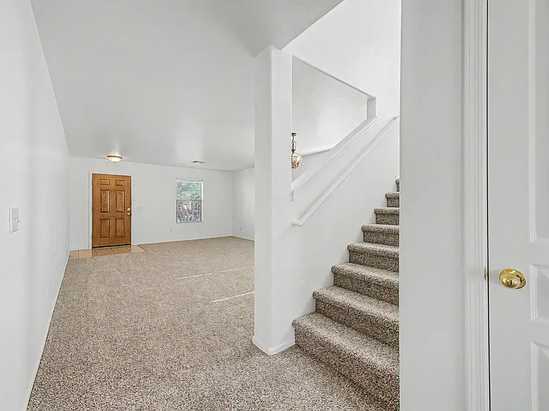 16818 W Marshall Ln — Photo 10