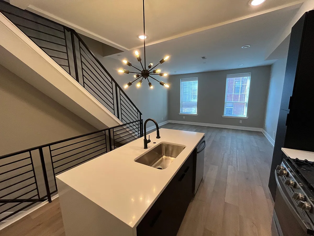 Building Photo - 1537 S 5th St #2