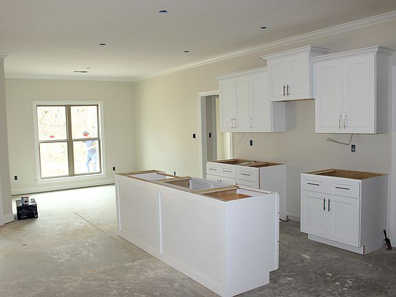 5th image of 18 Emerald Breeze Dr