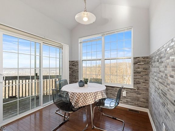 3rd image of 275 Winding Hill Dr