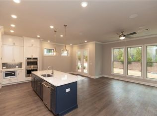 127 N Stonehouse Dr, Cumming, GA 30040