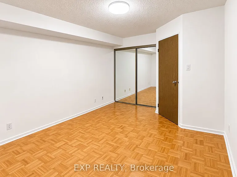 15 Maitland Pl #705 — Photo 9