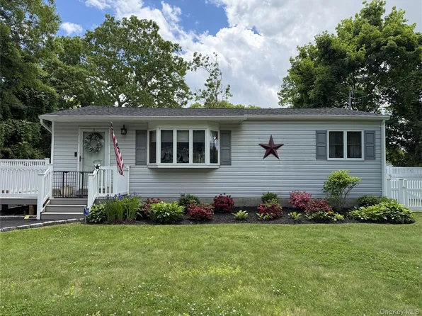 4 Pinetop Drive, Shirley, NY 11967