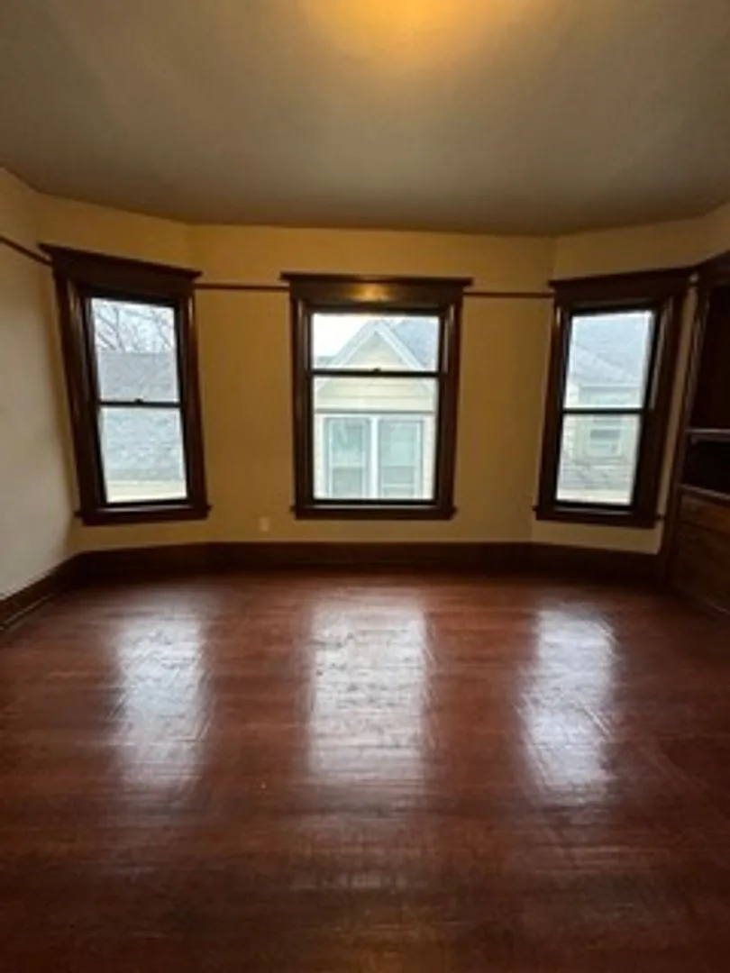 Building Photo - 2355 N Hubbard St