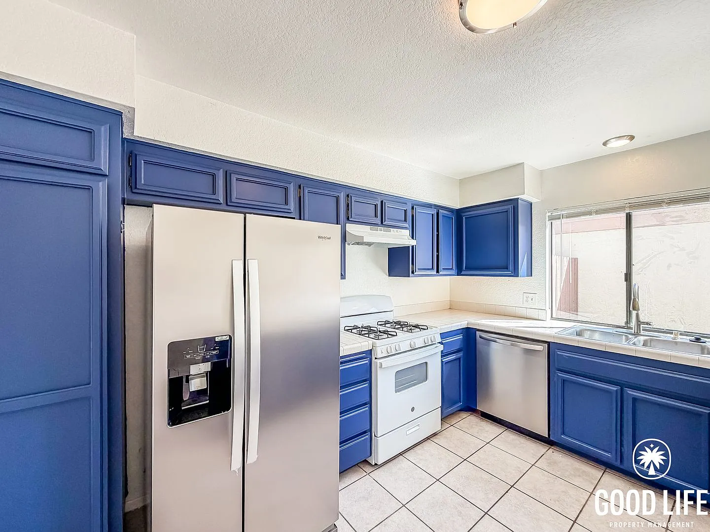 Sd: 3bd/2ba Two-Story Home In Carlsbad W/ Balcony, Private Patio & Community Pool! — Photo 2