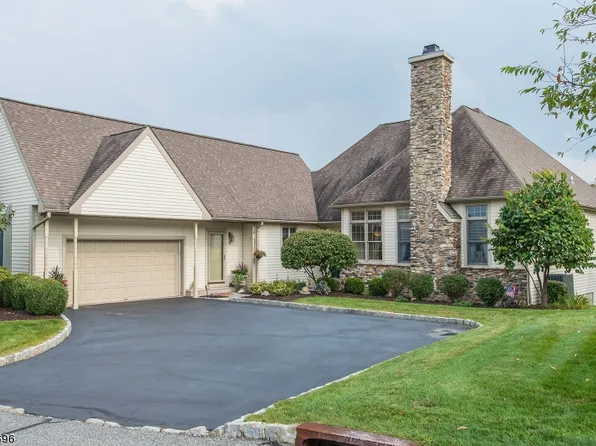 3 Troon Dr #8, Newton, NJ 07860