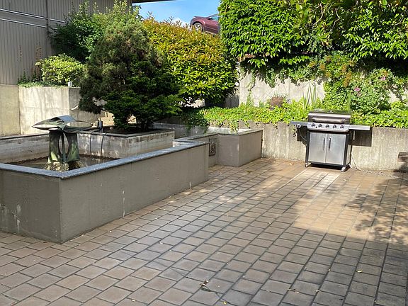 3rd image of 932 100th Ave NE APT 227