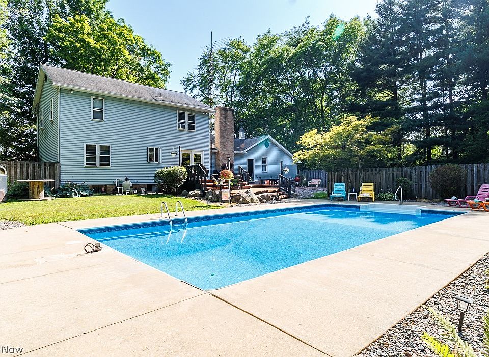 1st image of 840 Carriage Hill Dr