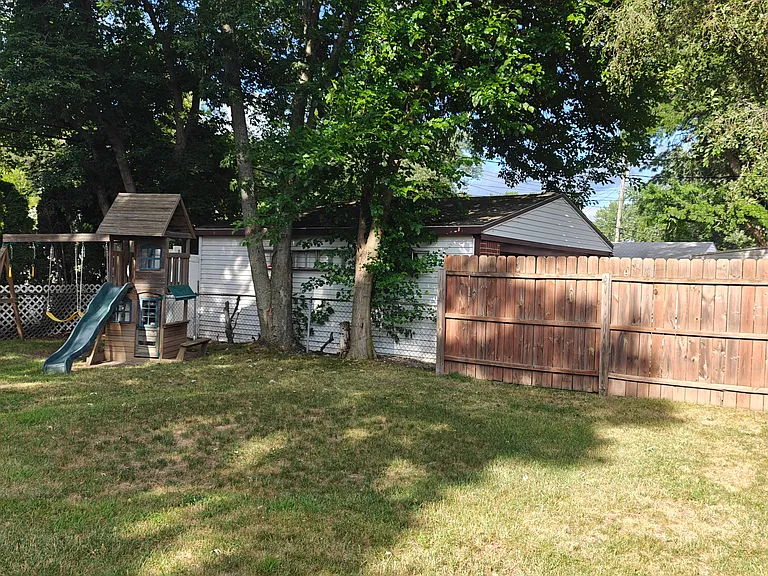 35748 Rolf St — Photo 4