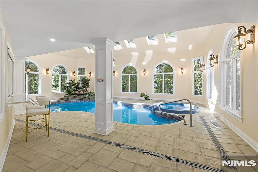 5 bed, $28,500 — Photo 2