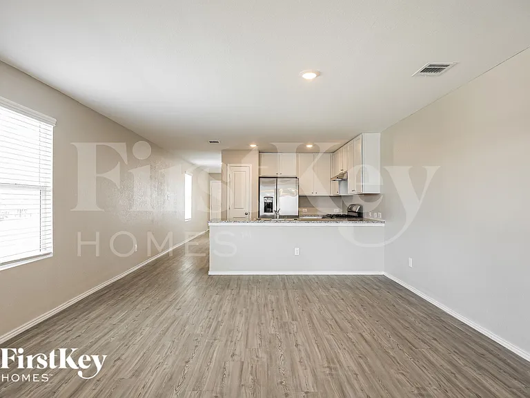 2404 Lake Hls — Photo 6