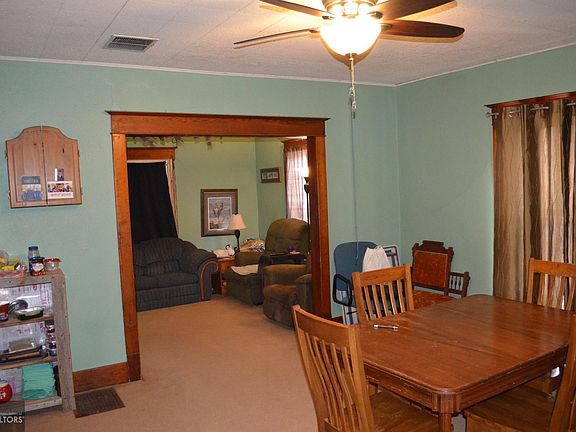 4th image of 707 C Ave E