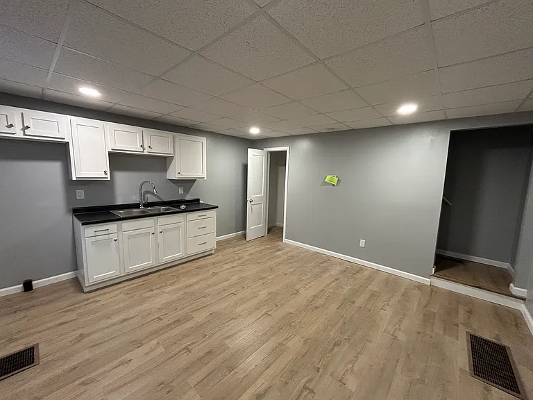 12 Eichel Ave #E — Photo 3