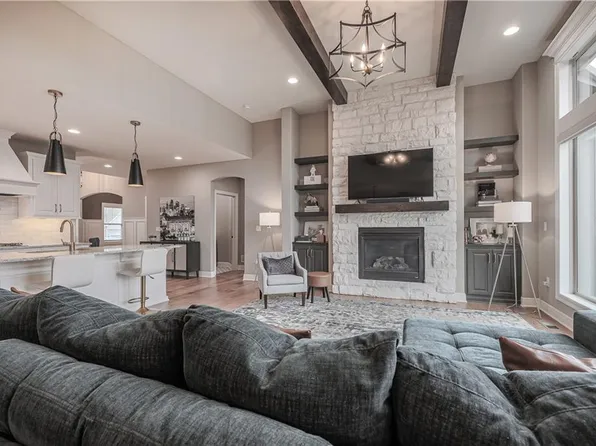 8012 NE 102nd St, Kansas City, MO 64157