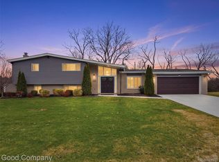 7371 Edinborough Dr, West Bloomfield, MI 48322