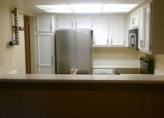 Kitchen with bar