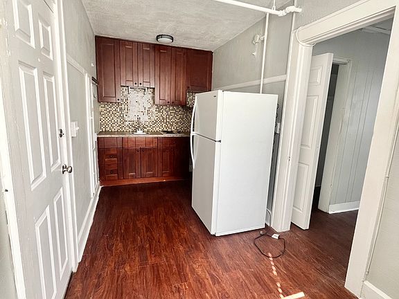 5th image of 216 5th Ave N #0B-1Ba-400Sqft