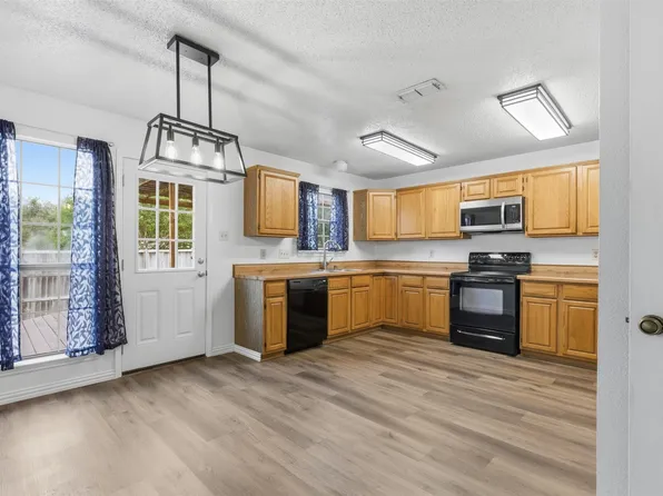 605 Buttercup Cir, Garland, TX 75040