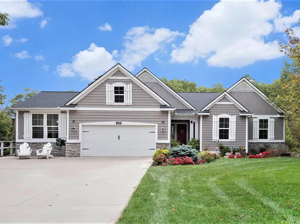 4330 Oak Timbers Dr NE, Grand Rapids, MI 49525