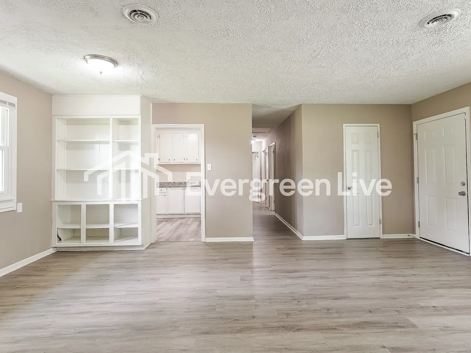 3 bed, 1.0 bath, 1265 sqft, $1,095 — Photo 4